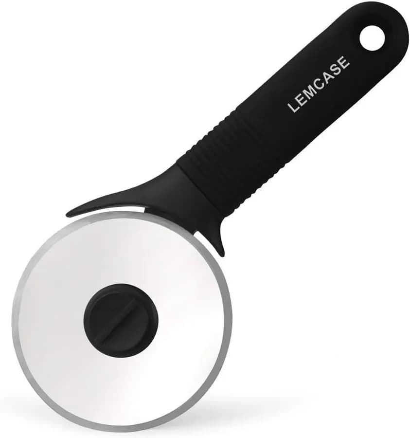 LEMCASE Roulette à Pizza - Coupe Pizza, Découpe Pizza, Couteau a Pizza - Pizza Cutter avec Poignée en Silicone et Lames en Acier Inoxydable avec Couvercle de Protection | Noir : Amazon.fr: Cuisine et Maison